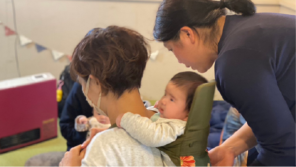 コンシェルジュから教わる様子